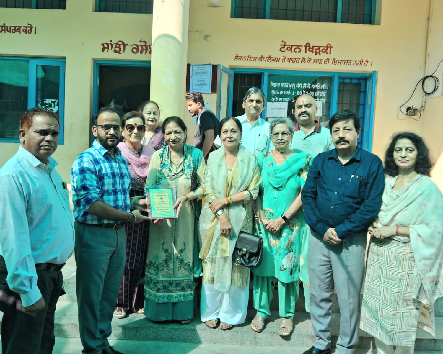 Dr. Himani contributed 20 thousand rupees to the Sanjhi Rasoi on his birthday